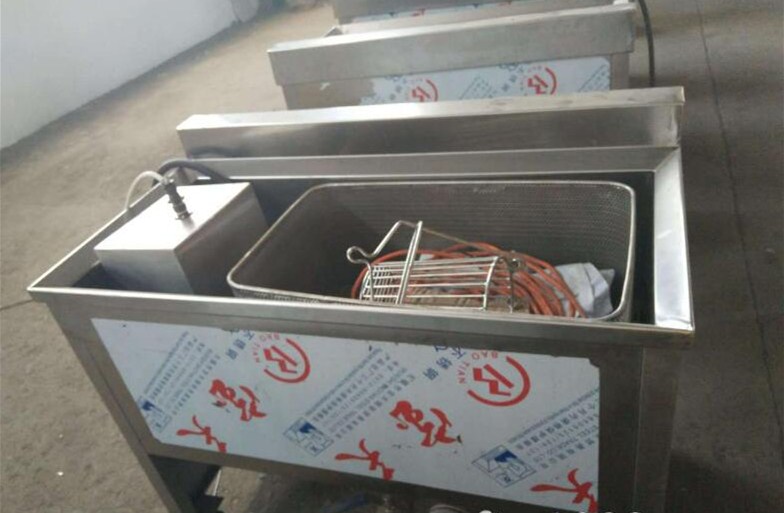 1000����ը�C�S